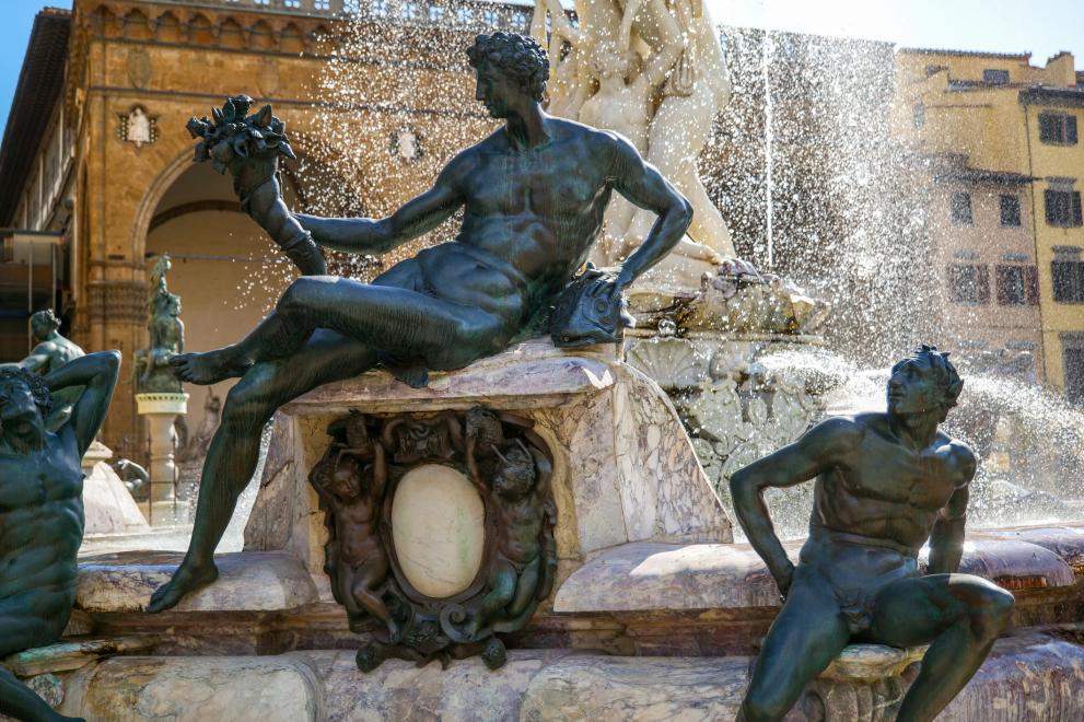 Германски турист повреди фонтана на Нептун във Флоренция, съобщи ДПА.