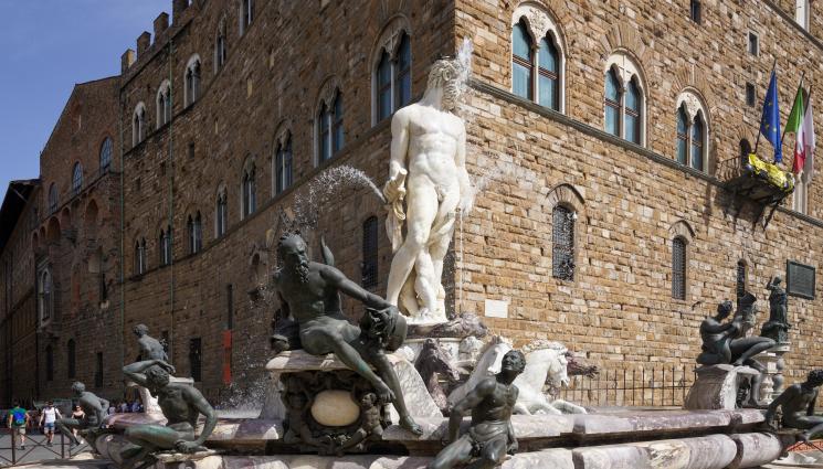 статуя - ДА НЕ ВИДИ НЕЩО: Поредният турист повреди статуя