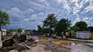 Двама души загинаха при наводненията в община Царево съобщиха от МВР  