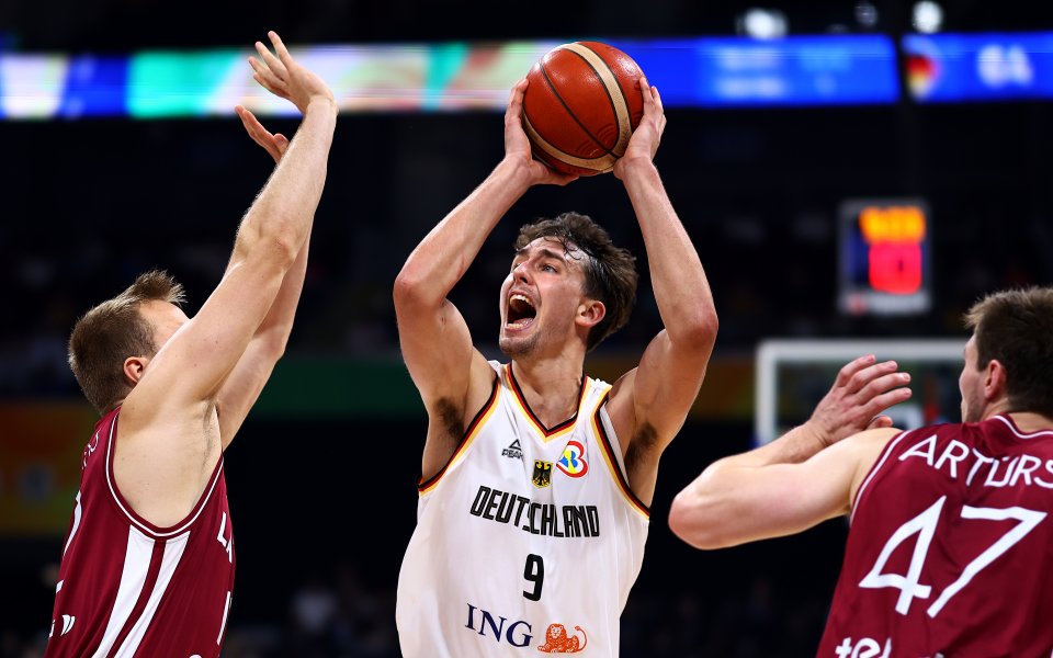 Германия победи Латвия с 81:79 и се класира на полуфиналите