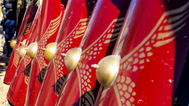 Откриха антични мечове в израелска пещера