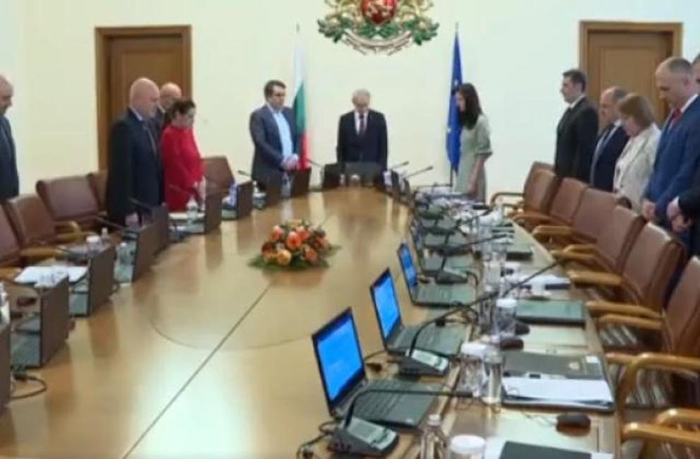 С минута мълчание в памет на жертвите в Царево започна