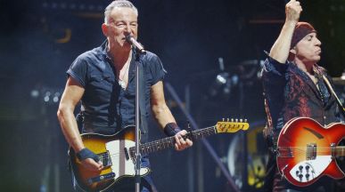 Bruce Springsteen пя заедно с Bon Jovi два дни след смъртта на майка си