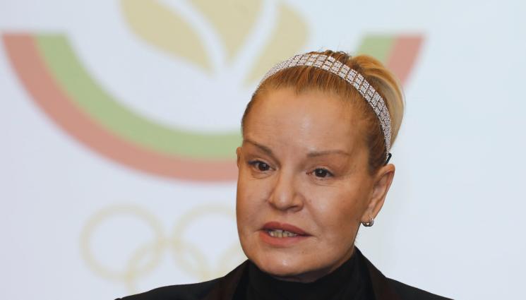 Стефка Костадинова - В ПОСОЛСТВОТО: Стефка Костадинова гласува в Рим