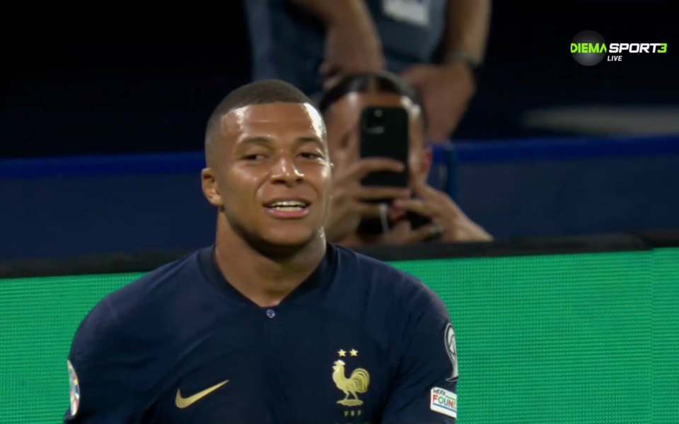 В 39-ата минута Франция вкара за втори път топката във вратата