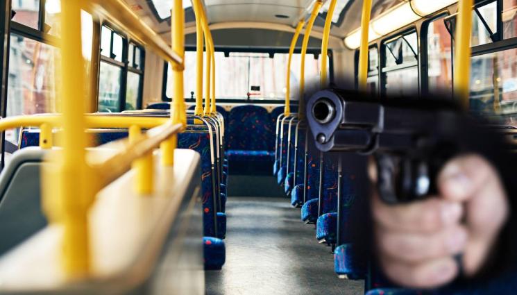 градски - ДИВ ЕКШЪН В ГРАДСКИЯ: Каубой размахва пистолет и заплашва пътници в рейса! (СНИМКА)