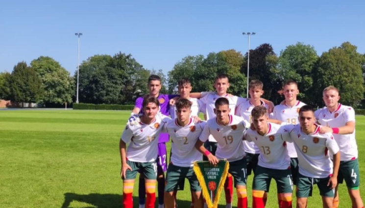 България - Юношите до 17 години мачкат противник на футбол