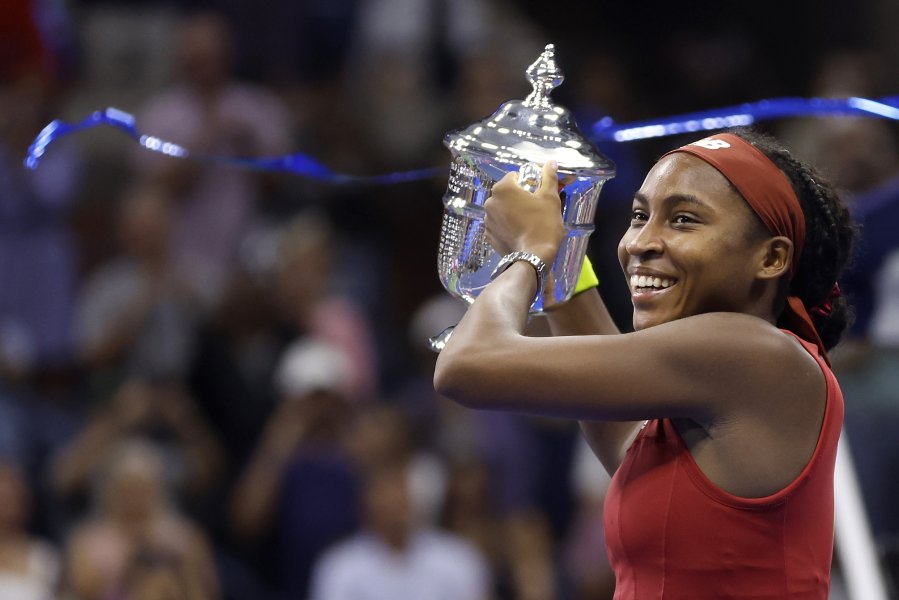 Награждаване на Кори Гоф като шампионка на US Open1