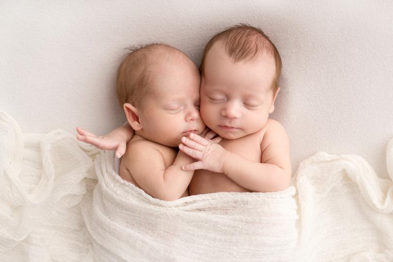 Очарователни снимки на близнаци, които спират дъха