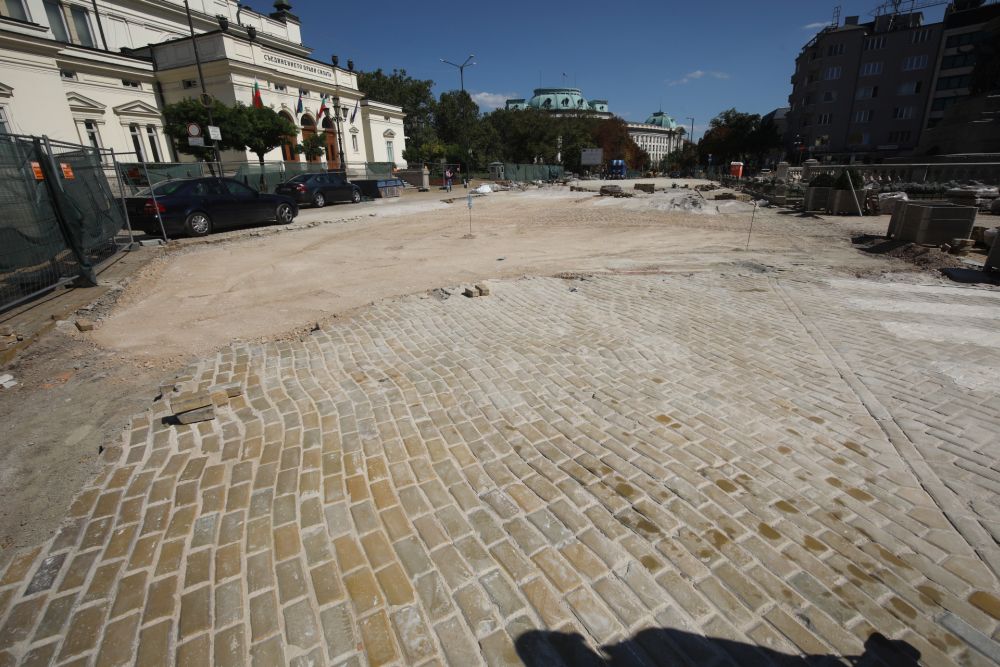 Ремонт на жълтите павета 