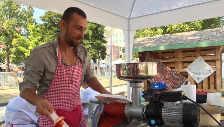 лютеница - Агро Телеграф: Месецът на зимнината: Селският пипер за сушене и лютеници, капията за туршия