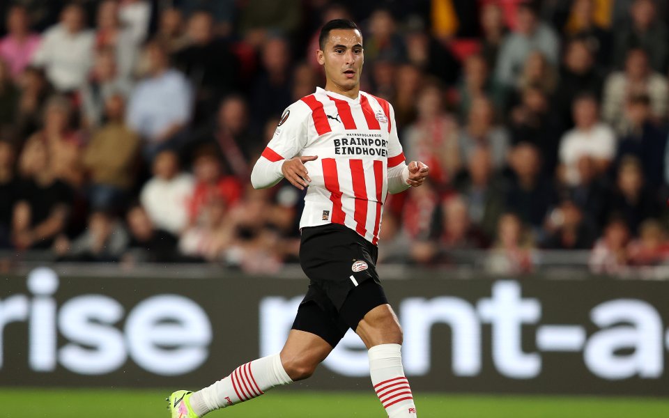 Манчестър Юнайтед може да привлече нидерландското крило Ануар Ел-Гази, твърди Daily