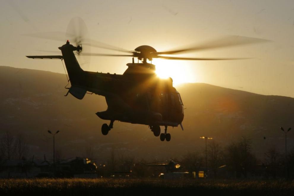 Военнослужещи и вертолет Cougar“ от ВВС се включиха в спасителната
