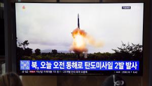 Северна Корея е извършила изпитания на две ракети за които