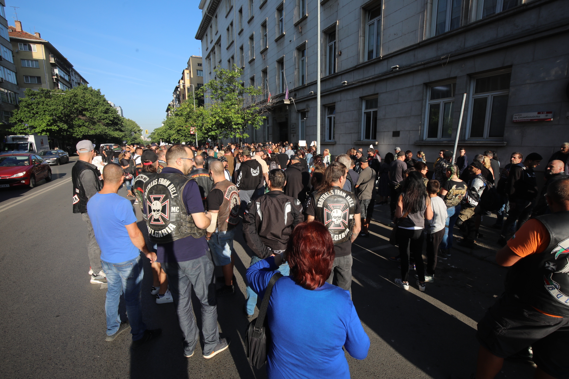 <p>Протест в подкрепа на певицата Милена Славова блокира столичния бул. &quot;Ал. Стамболийски&quot;</p>