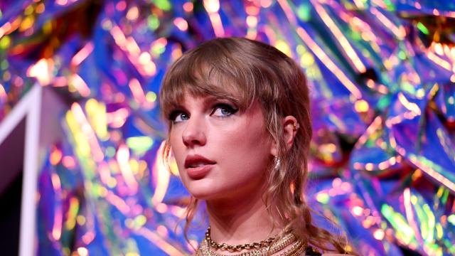 Филмът, документиращ турнето на Тейлър Суифт, дебютира на първо място в бокс-офиса