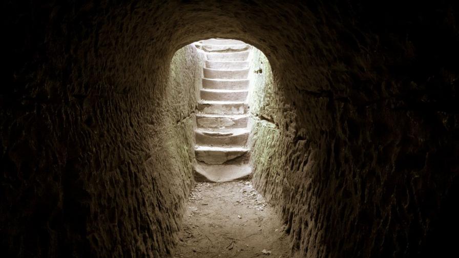 Открита е тракийска гробница край село Текето