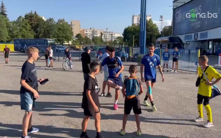 Браво! Вижте какво направиха за едно дете звезди на Левски (видео)