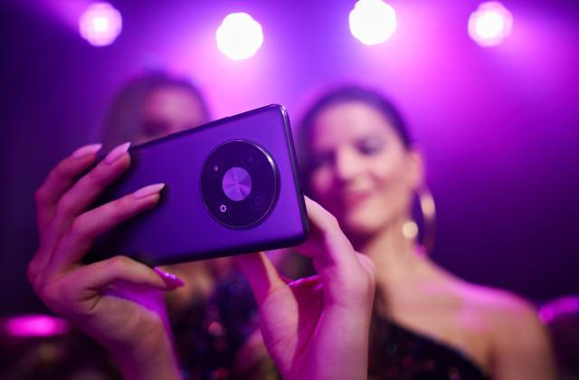 Vivacomстартирапродажбатана, койтощепредложинаценасамоот1левнамесецспланUnlimited300. Телекомът премахва и ограниченията в интернет скоростта на