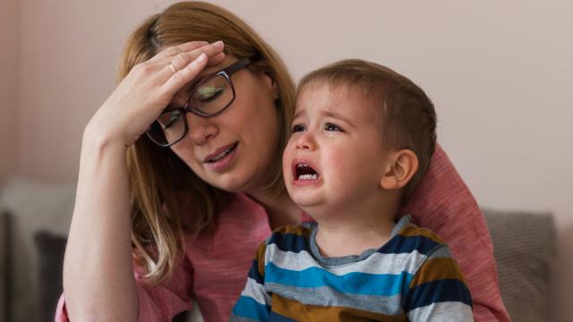 Игра на нерви: Когато майката е „хормонална бомба“ 