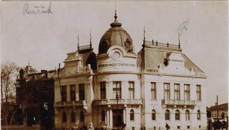 златно време - Сложили фалшив циферблат вместо градски часовник на сградата на първата търговска камара у нас (СНИМКИ)