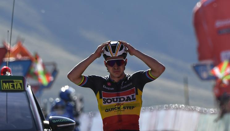 Евенепул - Малко кютек на Вуелтата: Трима полицаи поступаха за респект човек от отбора на лидера (ВИДЕО)