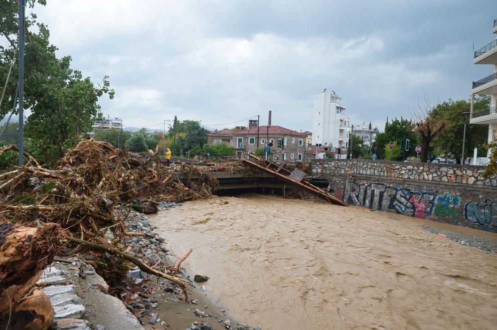 След тежките наводнения в Гърция спасителните работи продължават. Расте и