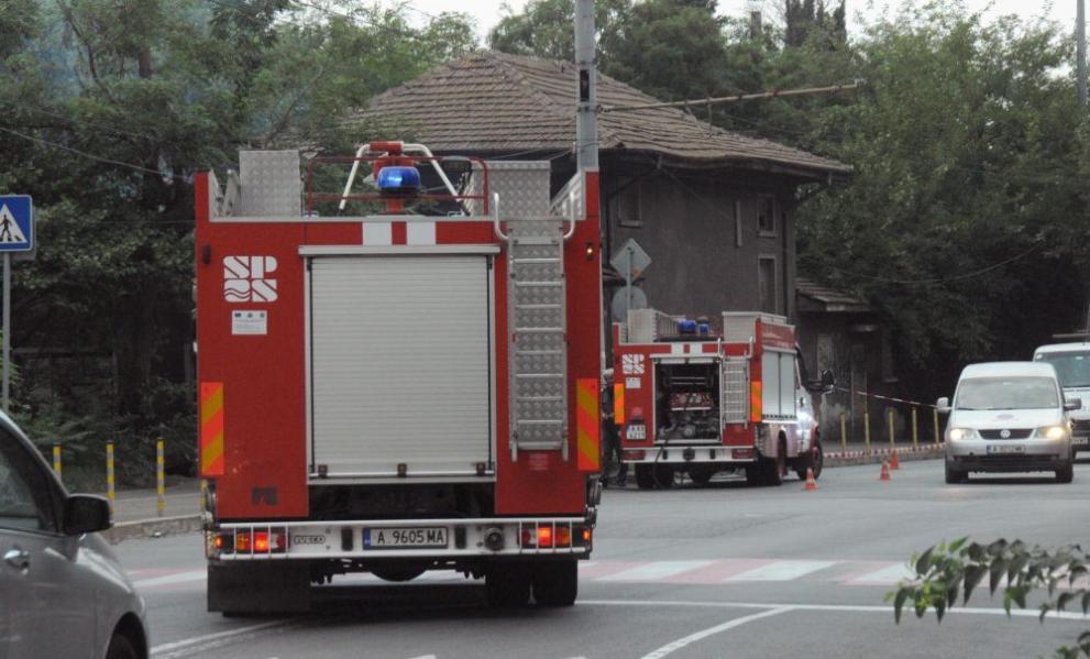 Голям пожар потушиха огнеборците в Бургас, предава Агенция Булфото. Булфото Изгорели са