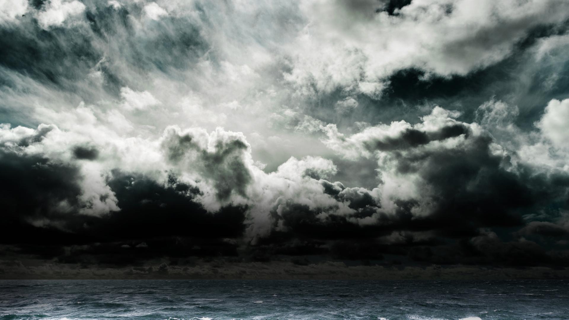 Силна буря връхлетя крайбрежния район Истрия в Хърватия  поваляйки дървета и