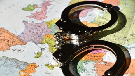 арест залози Интерпол