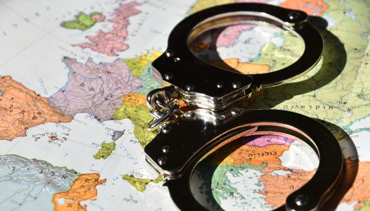 арест залози Интерпол - АРЕСТ НА ЛЕТИЩЕТО: Интерпол хвана издирван кипърец с червен бюлетин!