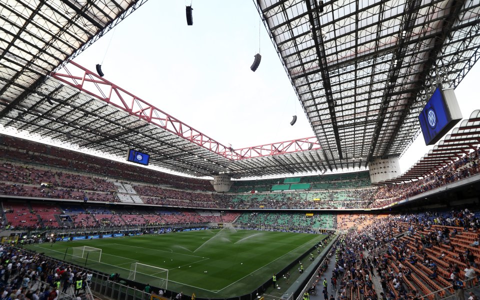 Отборите на Интер и Милан при резултат 1:0 в първото