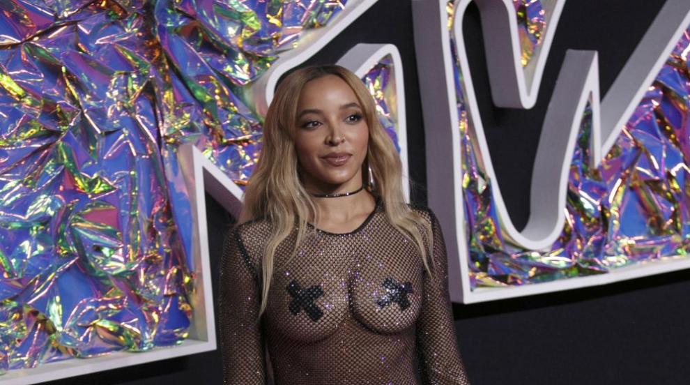 Блясък и сексапил на наградите на MTV: Кои бяха най-екстравагантните звезди на церемонията (ГАЛЕРИЯ)