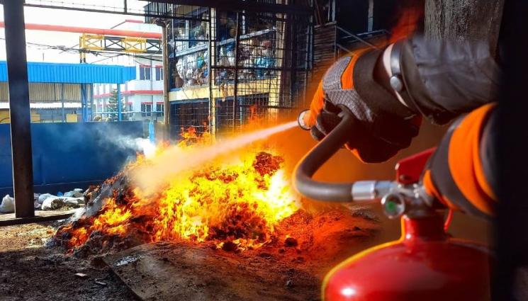 пожар - ОГНЕН АД: Лумна фабрика за пластмаса