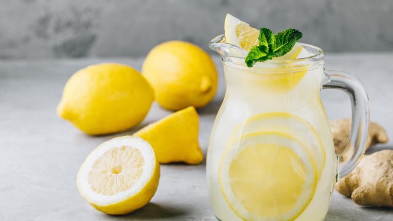 Ползи и вреди от пиенето на вода с лимон всеки ден