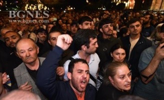 Ескалация, хиляди протестират в Армения
