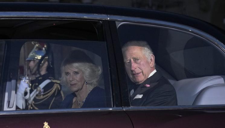 Крал Чарлз Камила Макрон - Чарлз III: Ще продължа да служа, доколкото е по силите ми