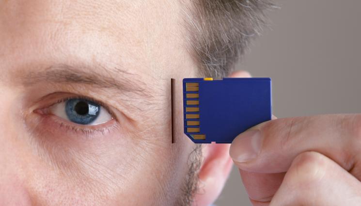 чип - РЕВОЛЮЦИЯ: Поставят мозъчни чипове на хора