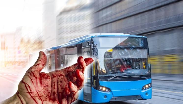 автобус - ВОЙНАТА НА ПЪТЯ: Тежка катастрофа между автобус и тир, има много ранени!