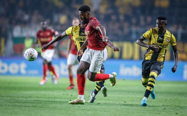 Назон се оплака от расизъм на 