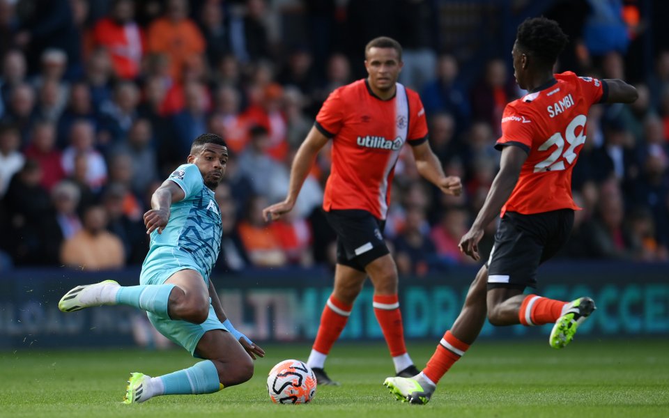 Лутън - Уулвърхемптън