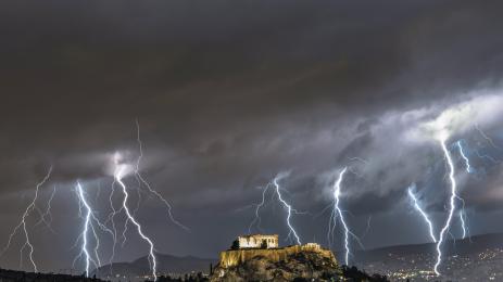 Гърция Акропол лошо време мълнии