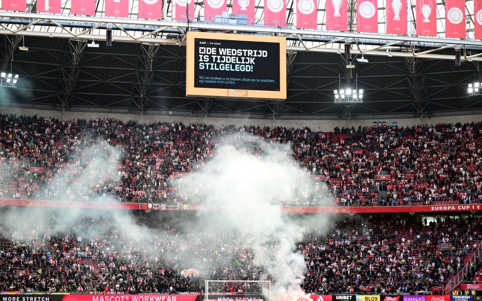 Двубоят между отборите на Аякс и Фейенорд ще се доиграе