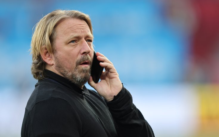 Напрежението се реже с нож: Аякс уволни директор