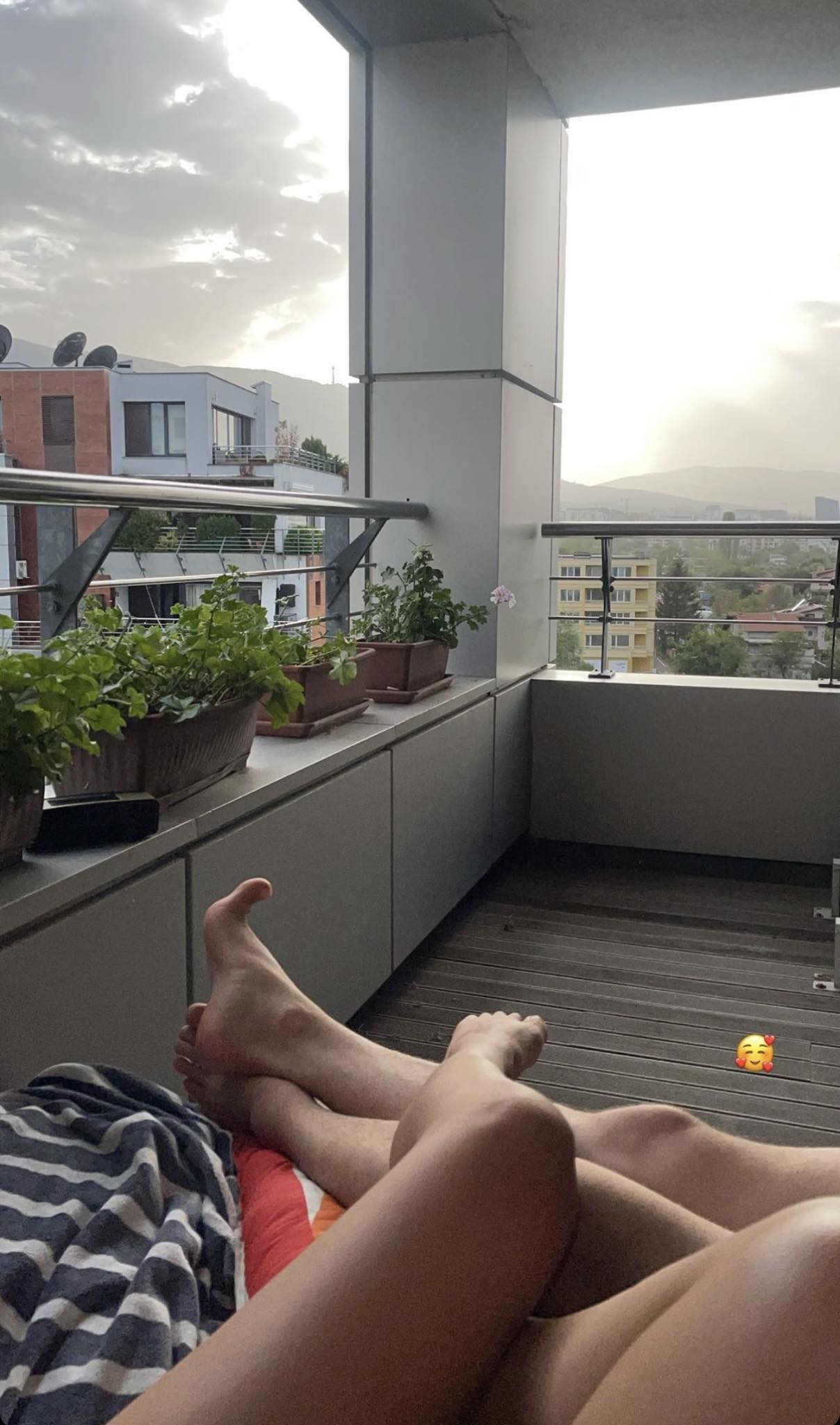 Юлиан Костов Мирела