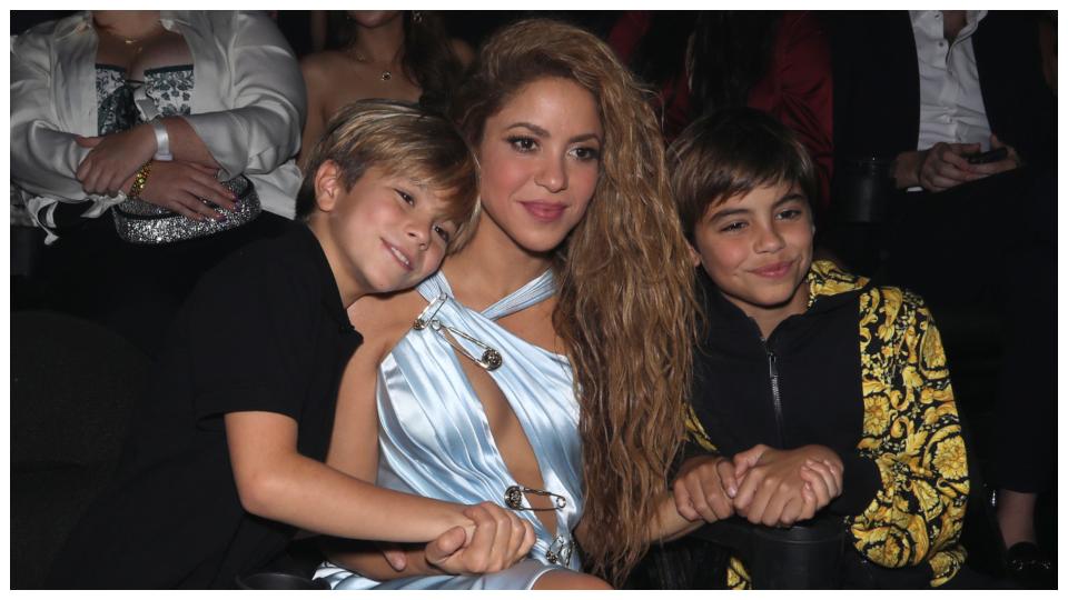 Най-големият син на Шакира изглежда я преследва, когато става дума