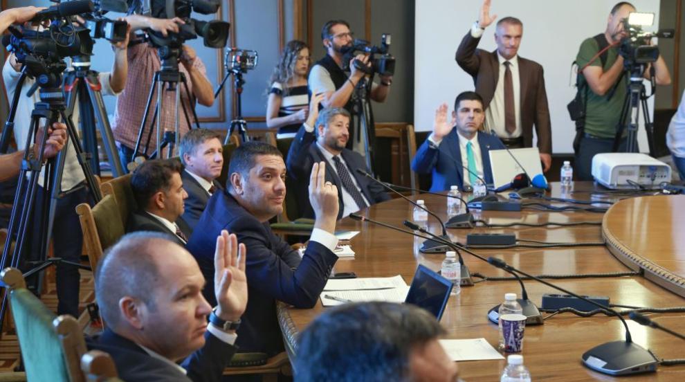 Комисията по отбрана ще заседава извънредно за бойните машини „Страйкър“
