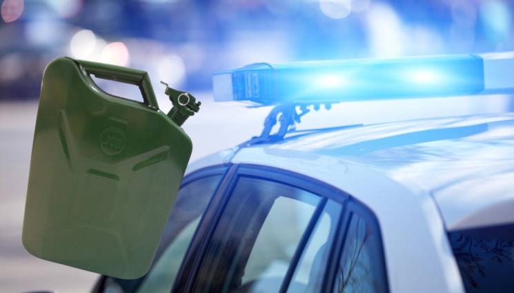 TUBA - СТРАШЕН ЕКШЪН! Мъж се барикадира, иска да се пали (СНИМКА)