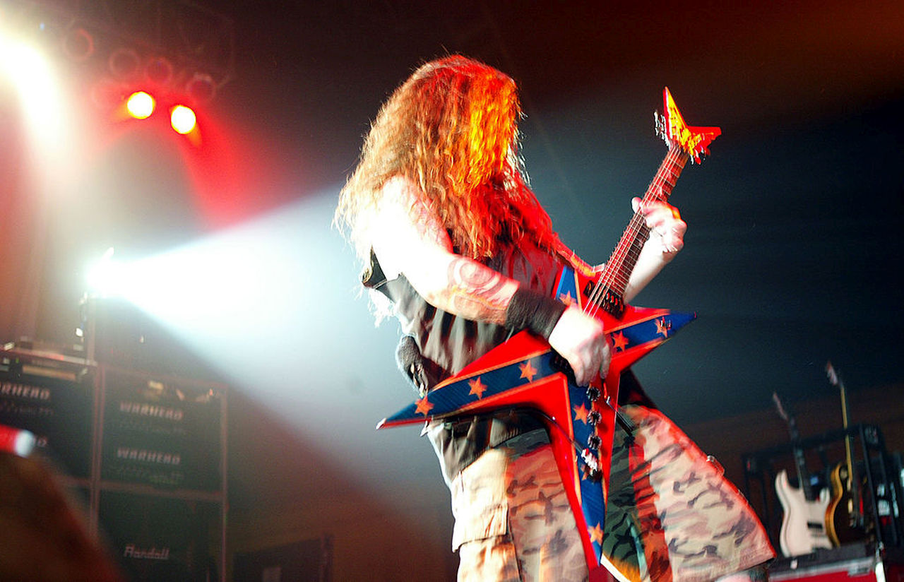 <p><strong>Даръл Абът</strong></p>

<p>Известен като Dimebag Darrell, китаристът на Pantera и Damageplan, е застрелян от Нейтън Гейл, натрапник, който присъства на концерт на Damageplan през 2004 г.</p>