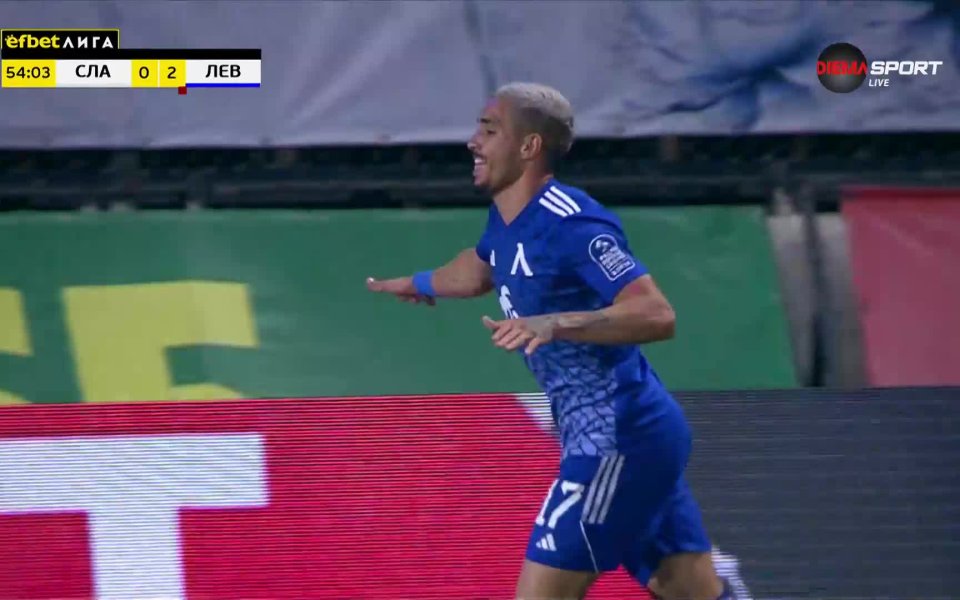 След изпълнение на корнер за Славия срещу Левски Ел Джемили